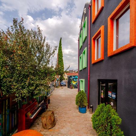Hotel Tato & Coworking Space Тбилиси Екстериор снимка