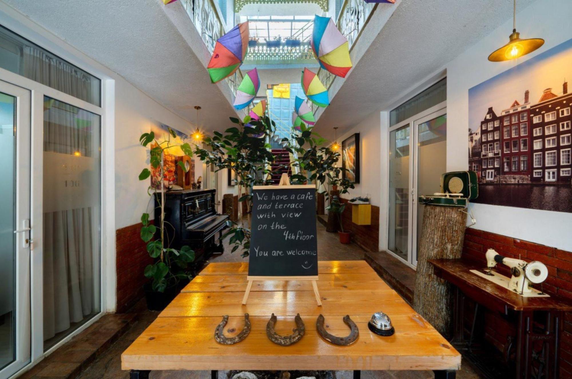 Hotel Tato & Coworking Space Тбилиси Екстериор снимка