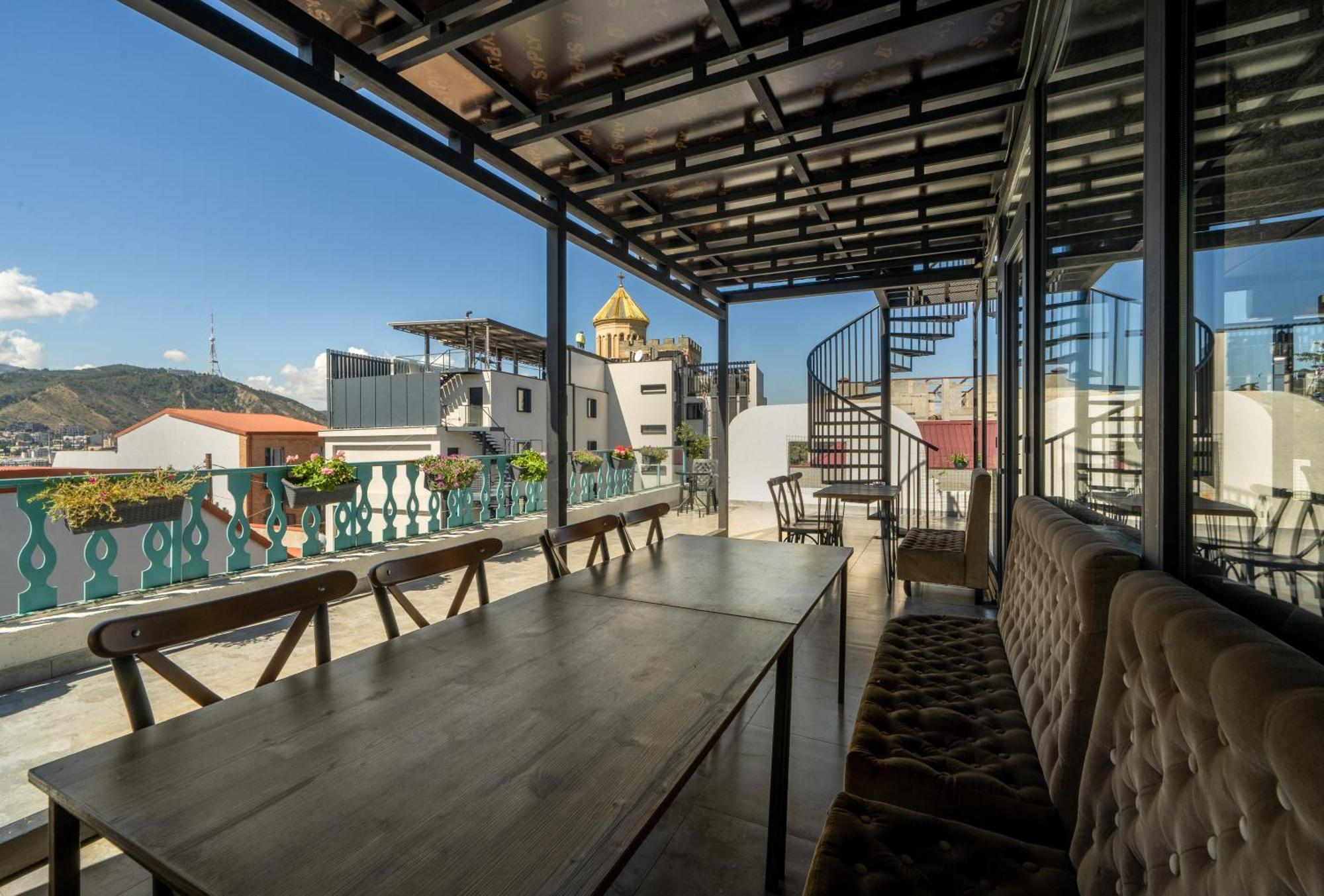 Hotel Tato & Coworking Space Тбилиси Екстериор снимка