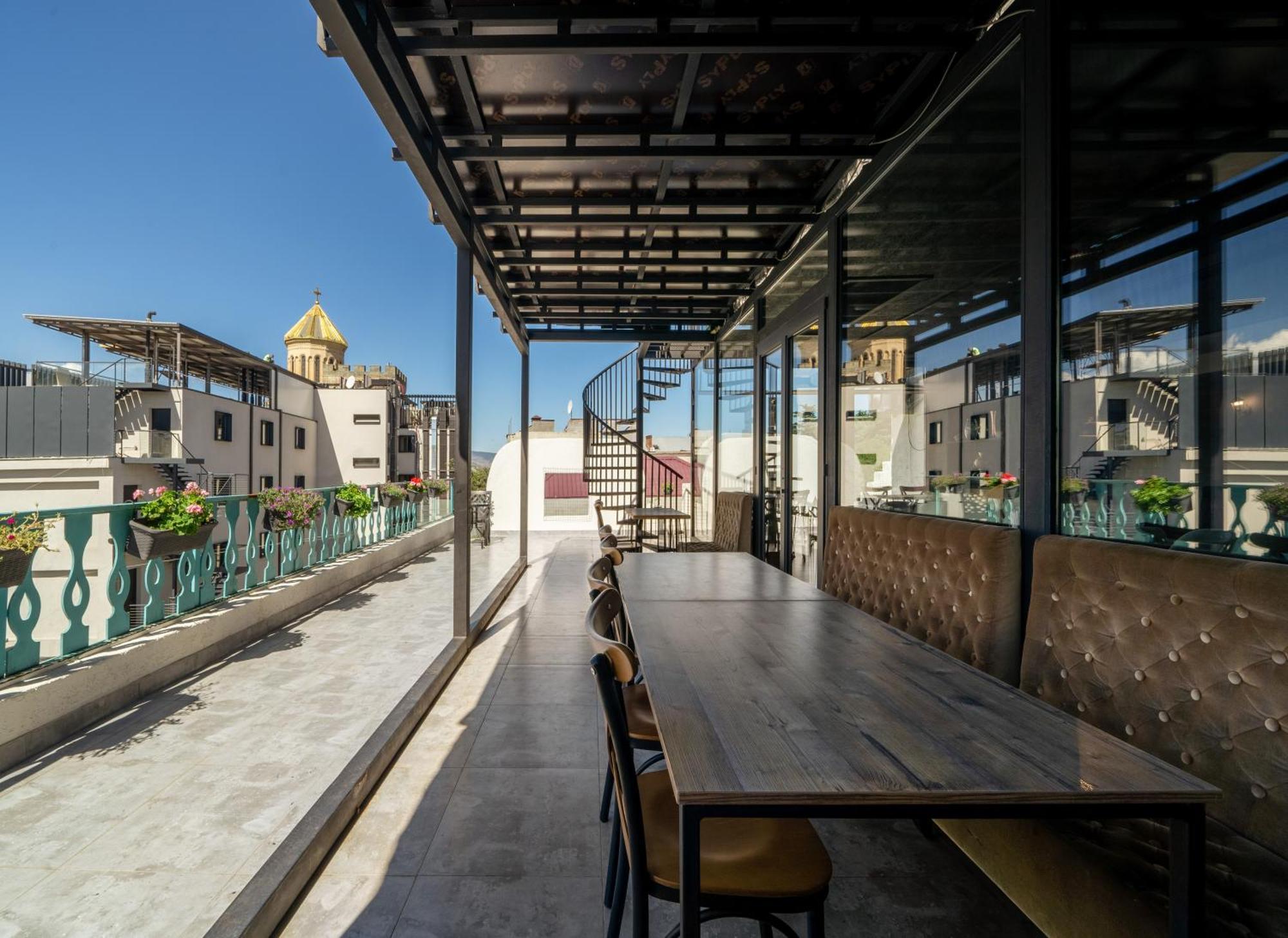 Hotel Tato & Coworking Space Тбилиси Екстериор снимка