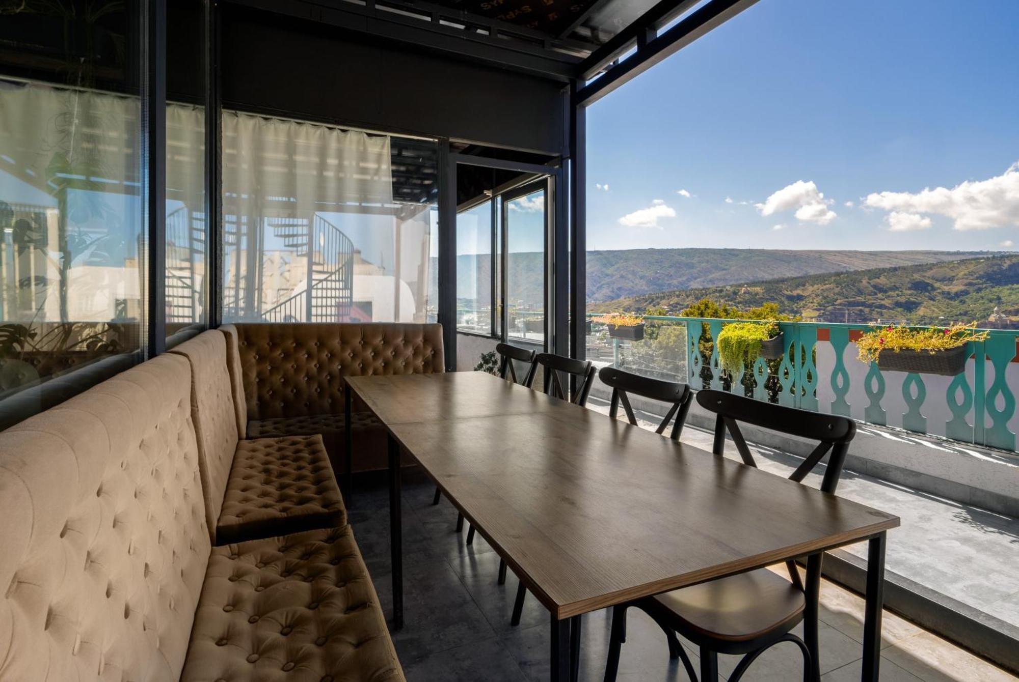 Hotel Tato & Coworking Space Тбилиси Екстериор снимка