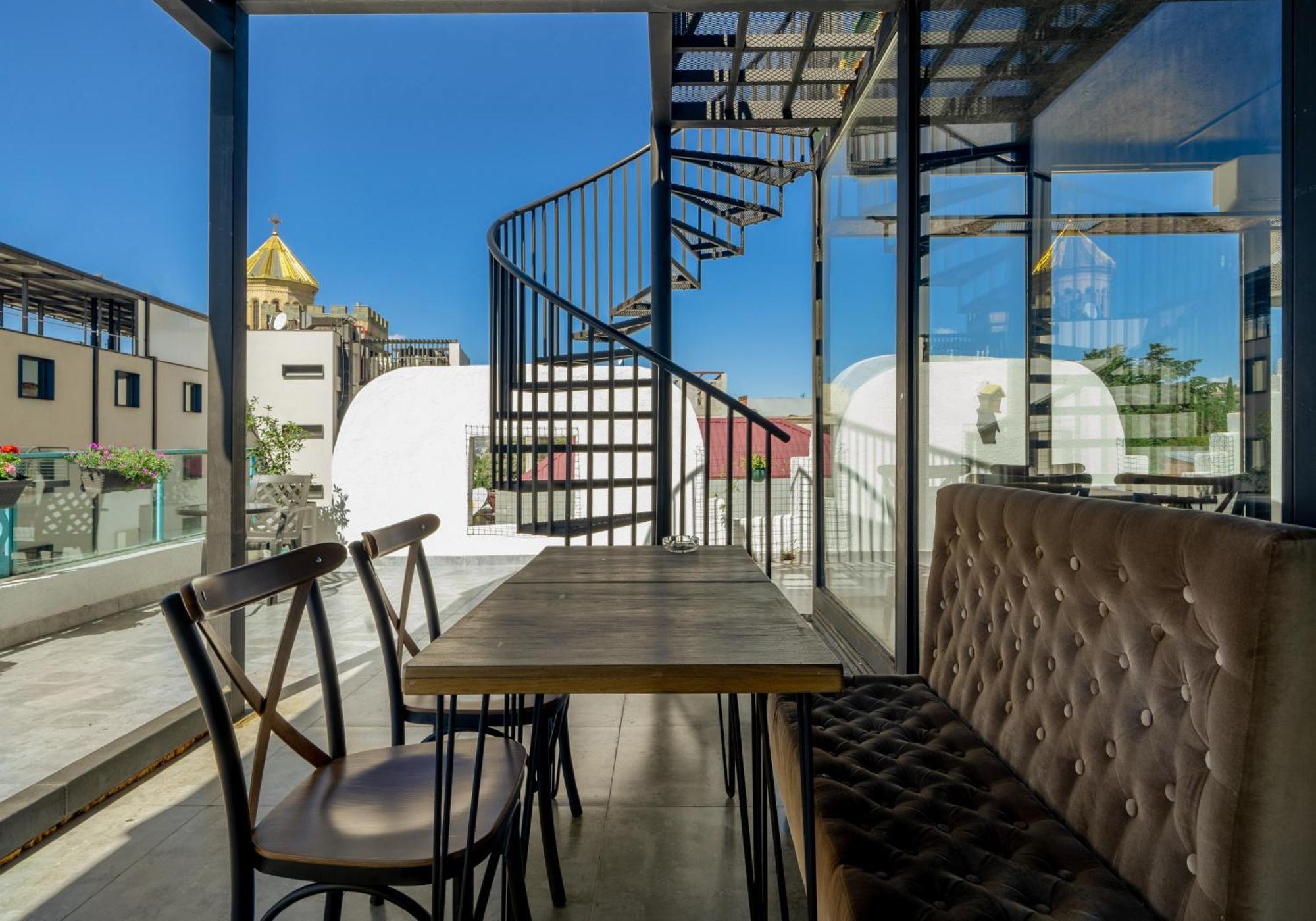 Hotel Tato & Coworking Space Тбилиси Екстериор снимка