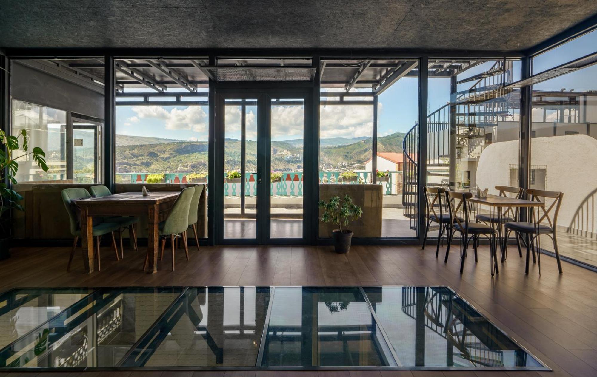 Hotel Tato & Coworking Space Тбилиси Екстериор снимка