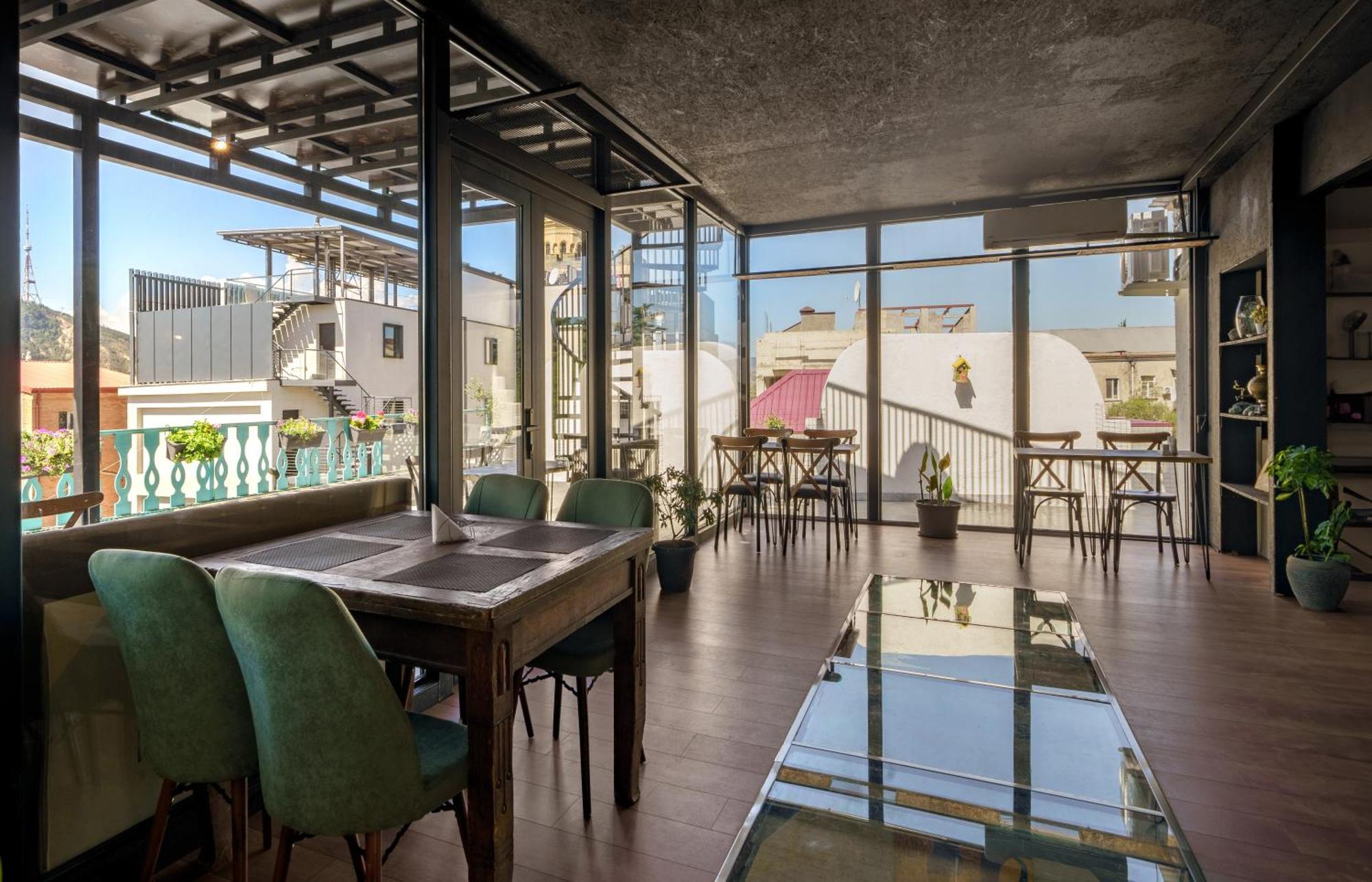 Hotel Tato & Coworking Space Тбилиси Екстериор снимка