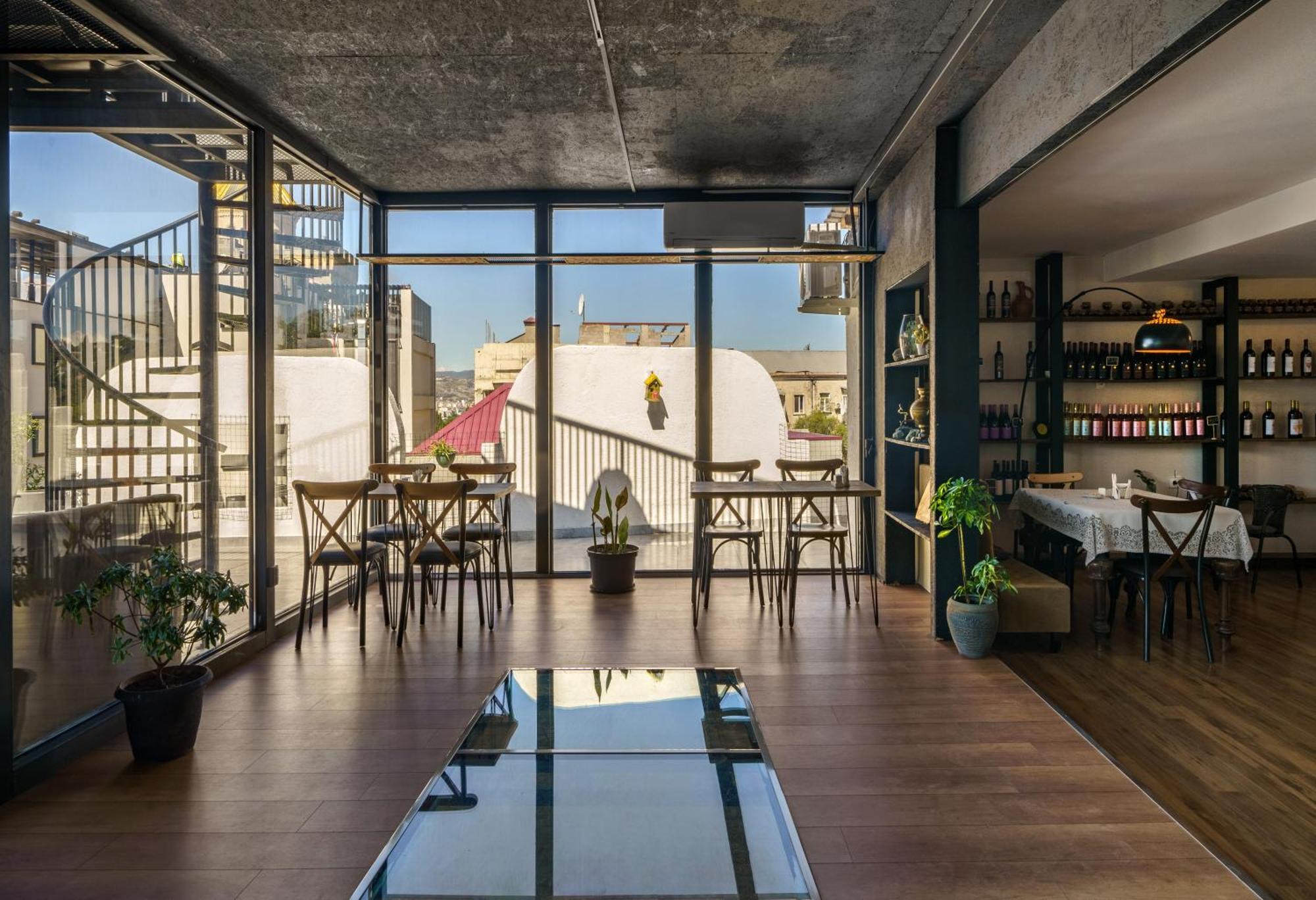 Hotel Tato & Coworking Space Тбилиси Екстериор снимка