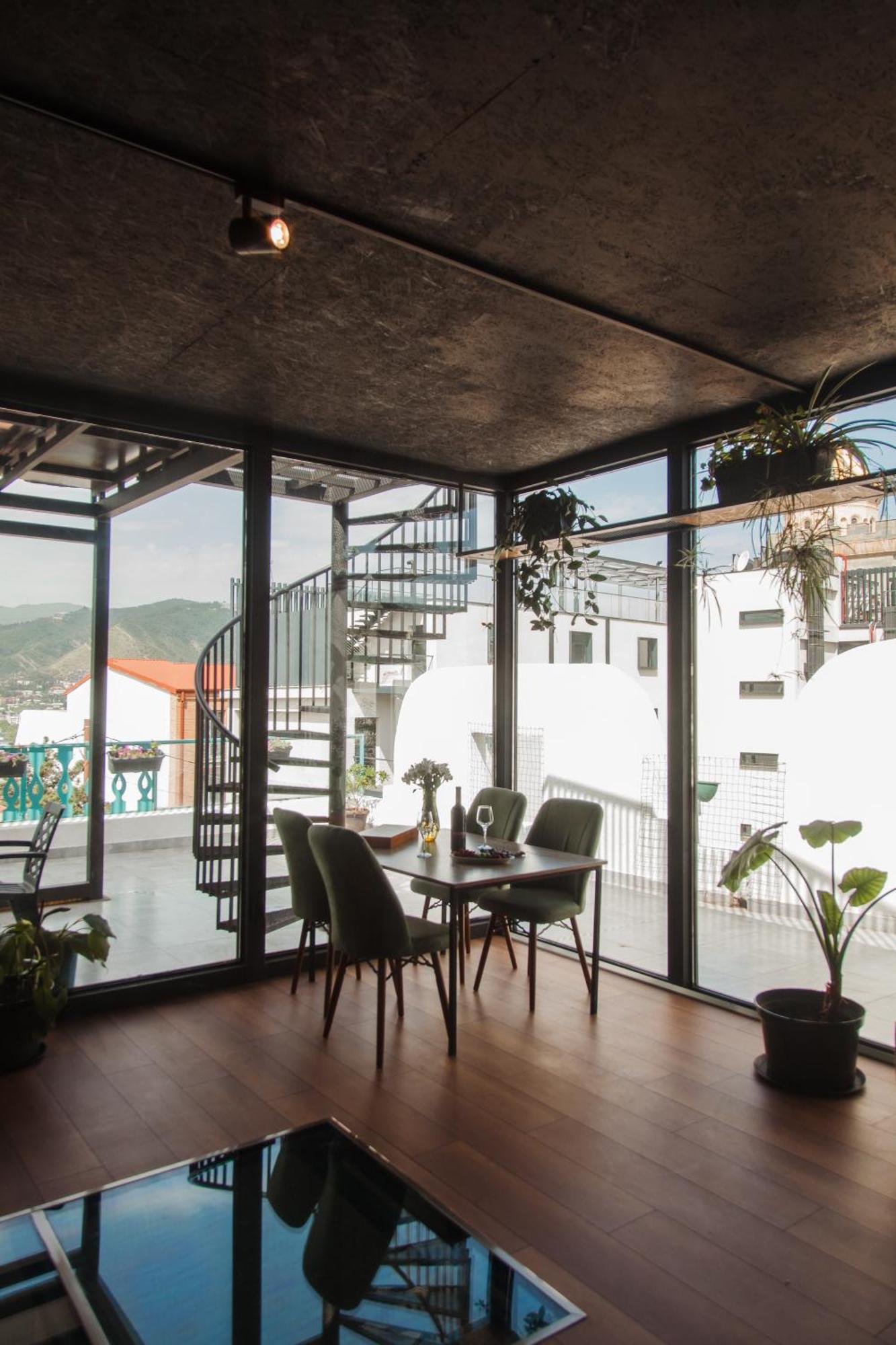 Hotel Tato & Coworking Space Тбилиси Екстериор снимка