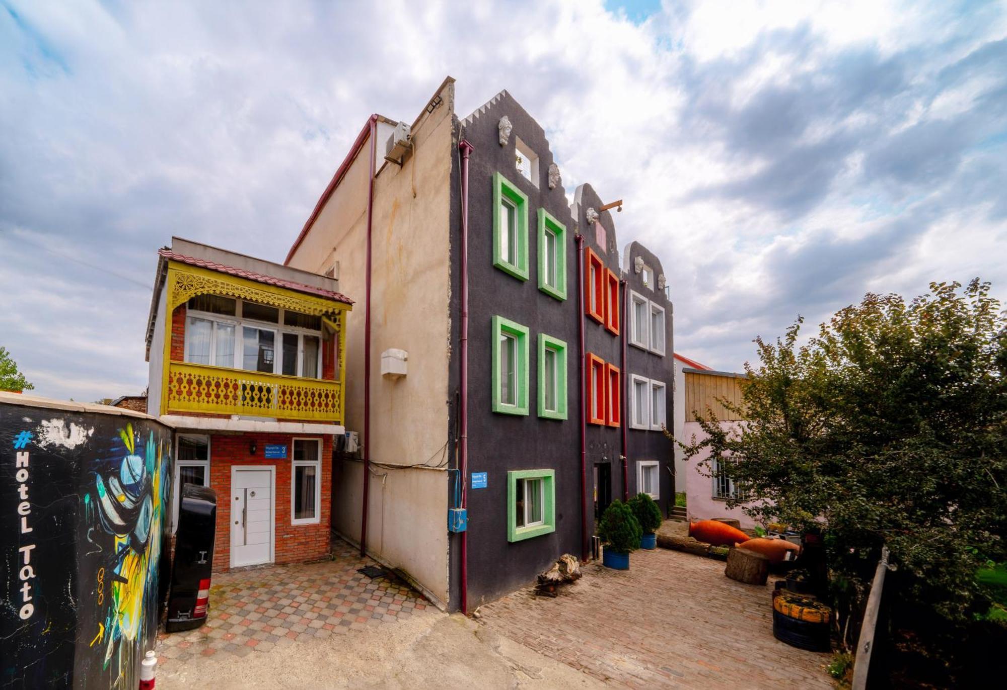 Hotel Tato & Coworking Space Тбилиси Екстериор снимка
