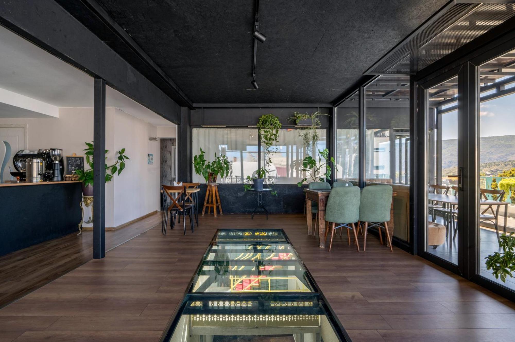Hotel Tato & Coworking Space Тбилиси Екстериор снимка