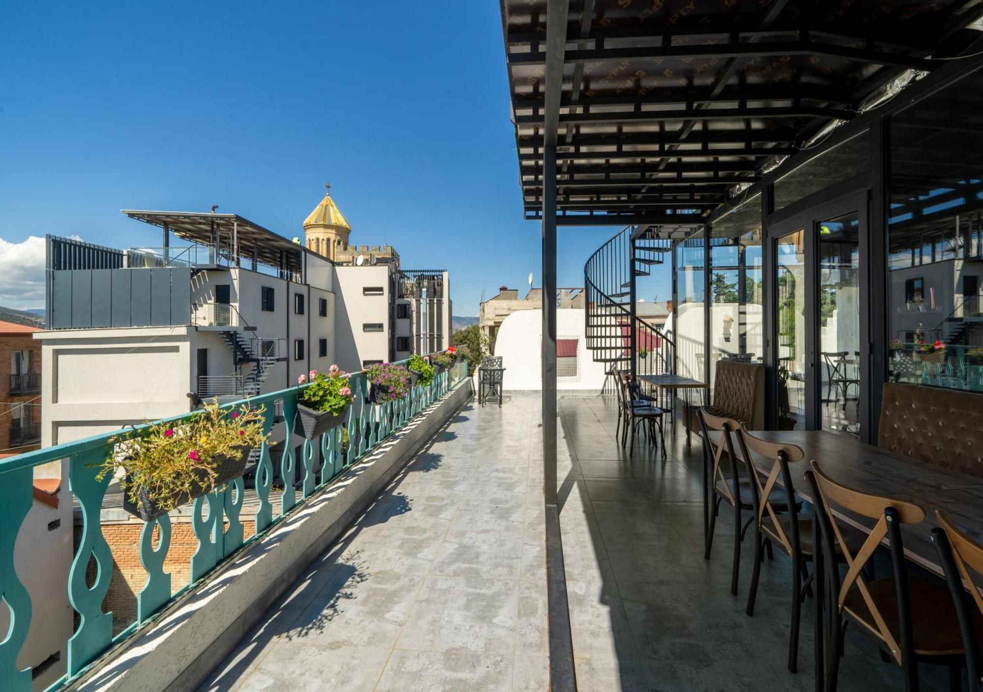 Hotel Tato & Coworking Space Тбилиси Екстериор снимка