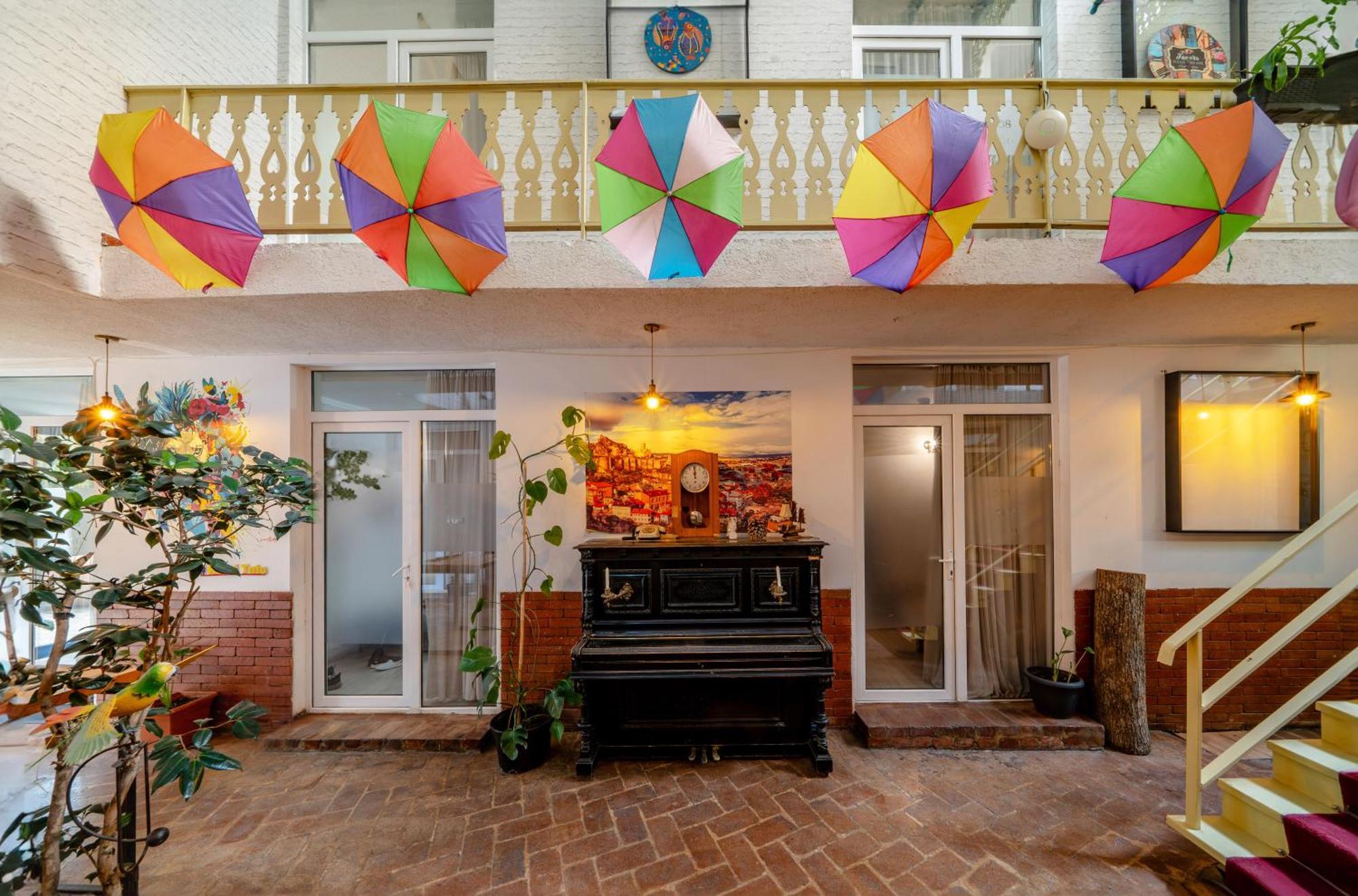 Hotel Tato & Coworking Space Тбилиси Екстериор снимка