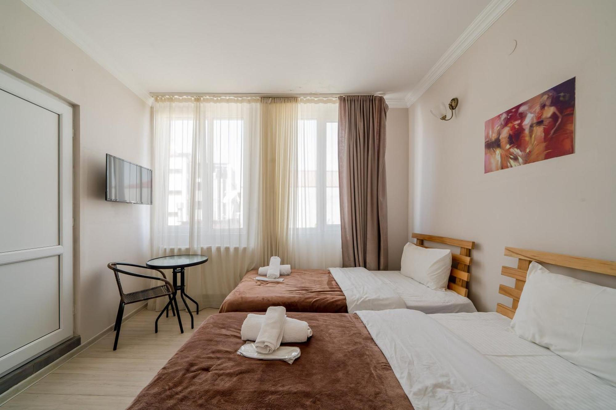 Hotel Tato & Coworking Space Тбилиси Екстериор снимка