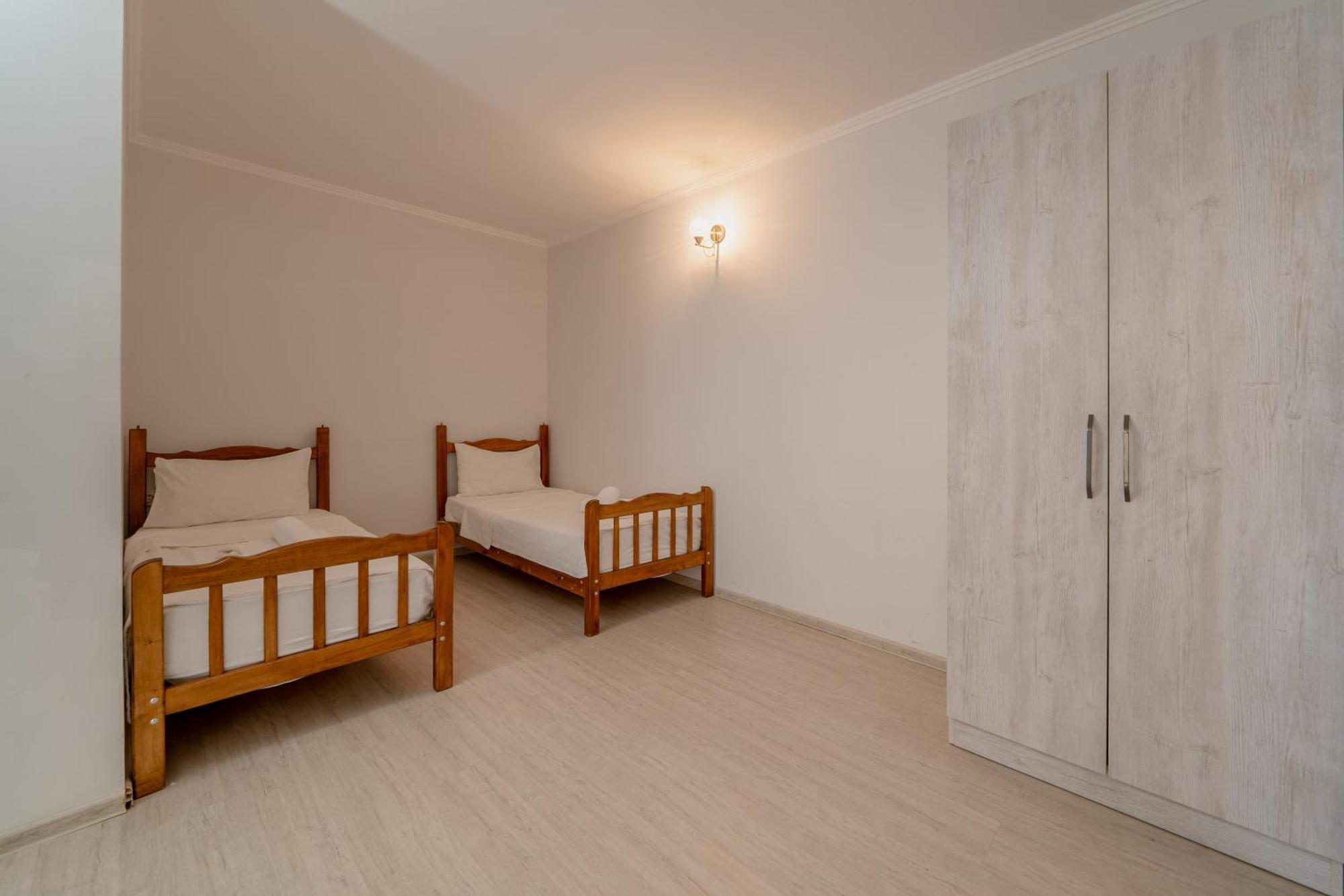 Hotel Tato & Coworking Space Тбилиси Екстериор снимка